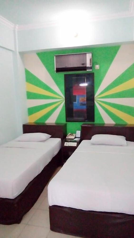 Hotel Merdeka Madiun Exterior photo